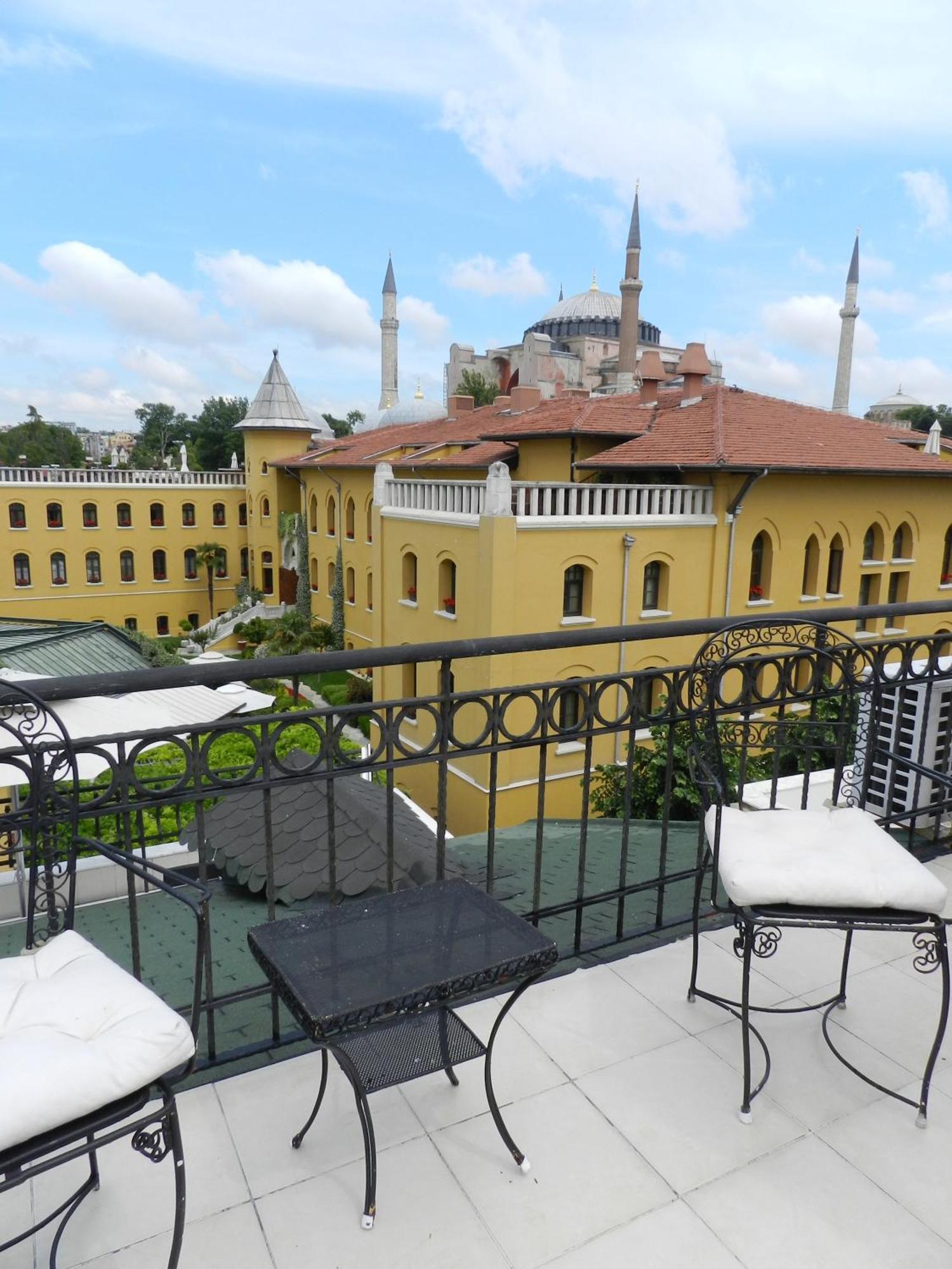 Berk Guest House - Grandma'S House อิสตันบูล ภายนอก รูปภาพ