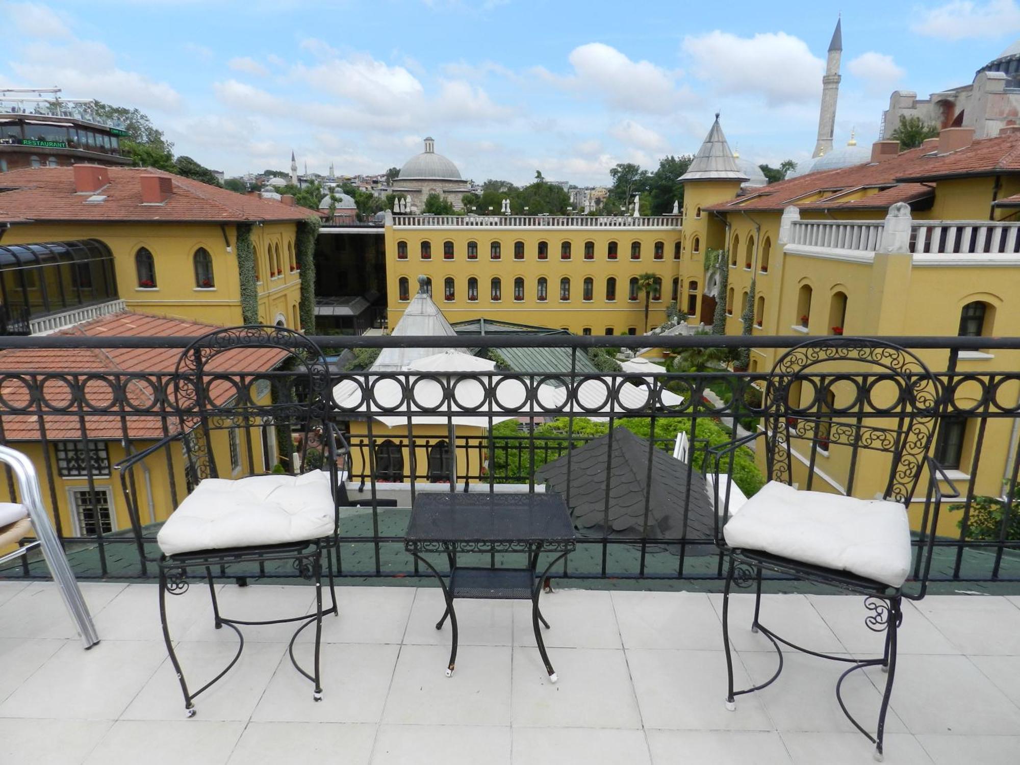 Berk Guest House - Grandma'S House อิสตันบูล ภายนอก รูปภาพ
