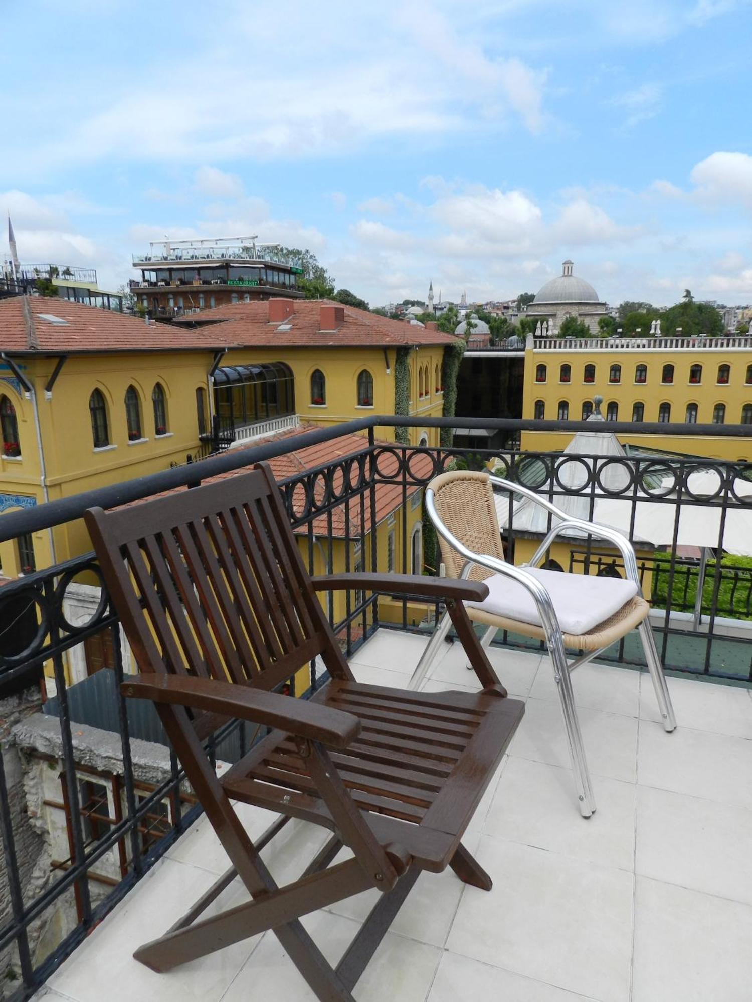 Berk Guest House - Grandma'S House อิสตันบูล ภายนอก รูปภาพ